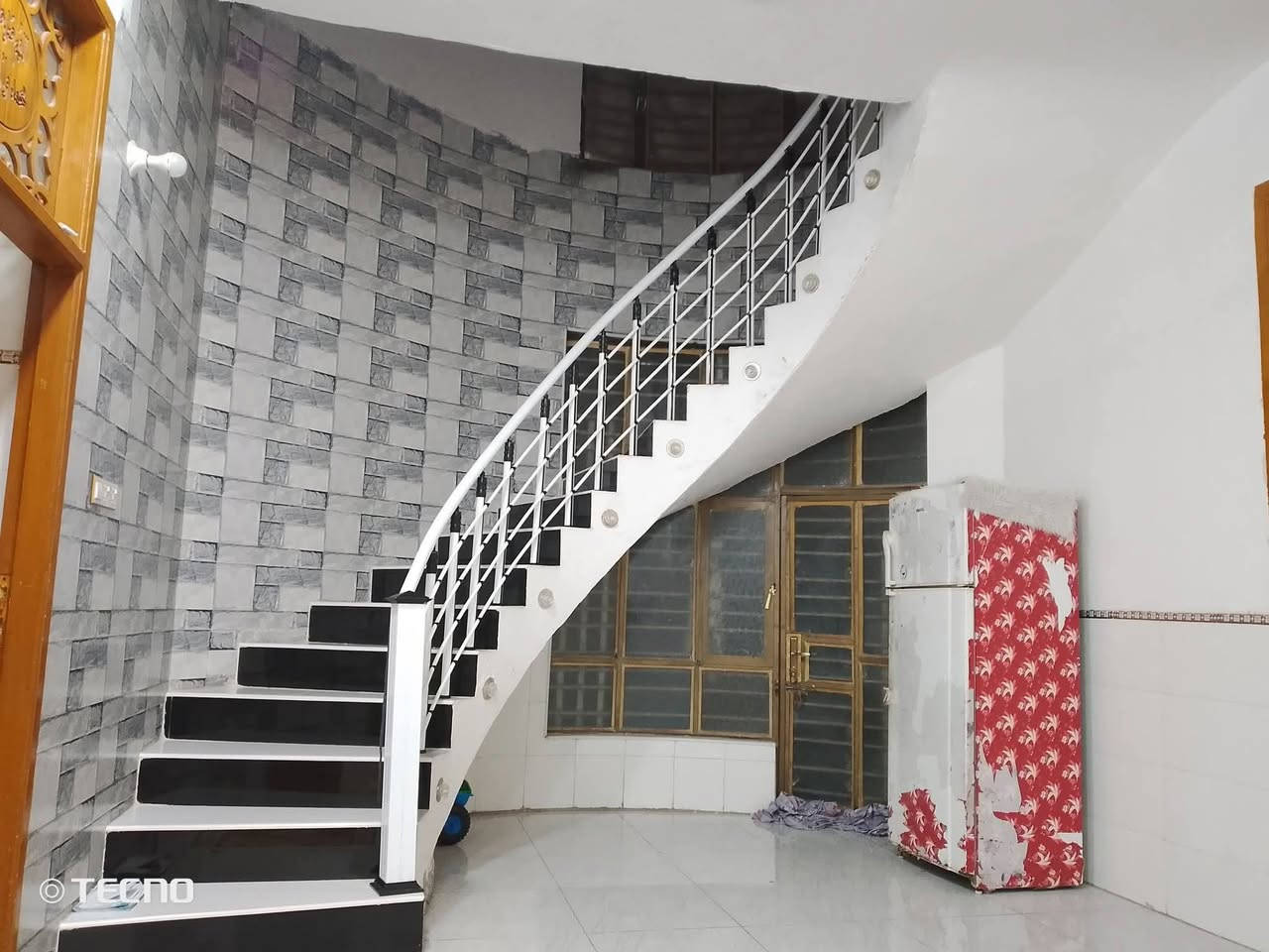 سلام عليكم
بيت للبيع

طابو زراعي سند 25 

واجهيه مساحه 200 طابوك جمهوري

بيت كامل. بناء حديث 

المكان قرب الدله
للأتصال 
***********

***********
