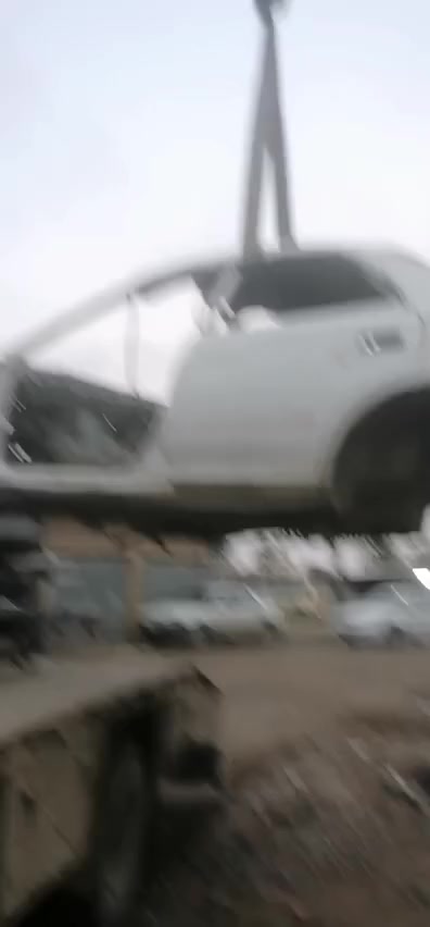 السلام عليكم توجد كرين الاجره لنقل كافه سيارات القديمه والحدديثه لكافه المحافظات وبسعار مناسبه لستفار عل الرقم تالي اخوكم احمد العزاوي ***********
