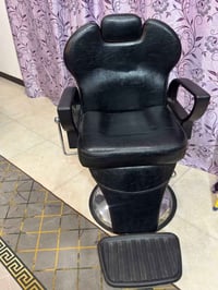 كرسي حلاقه نضيف سعره 150 وبي مجال ـ بغداد ـ 07724616323