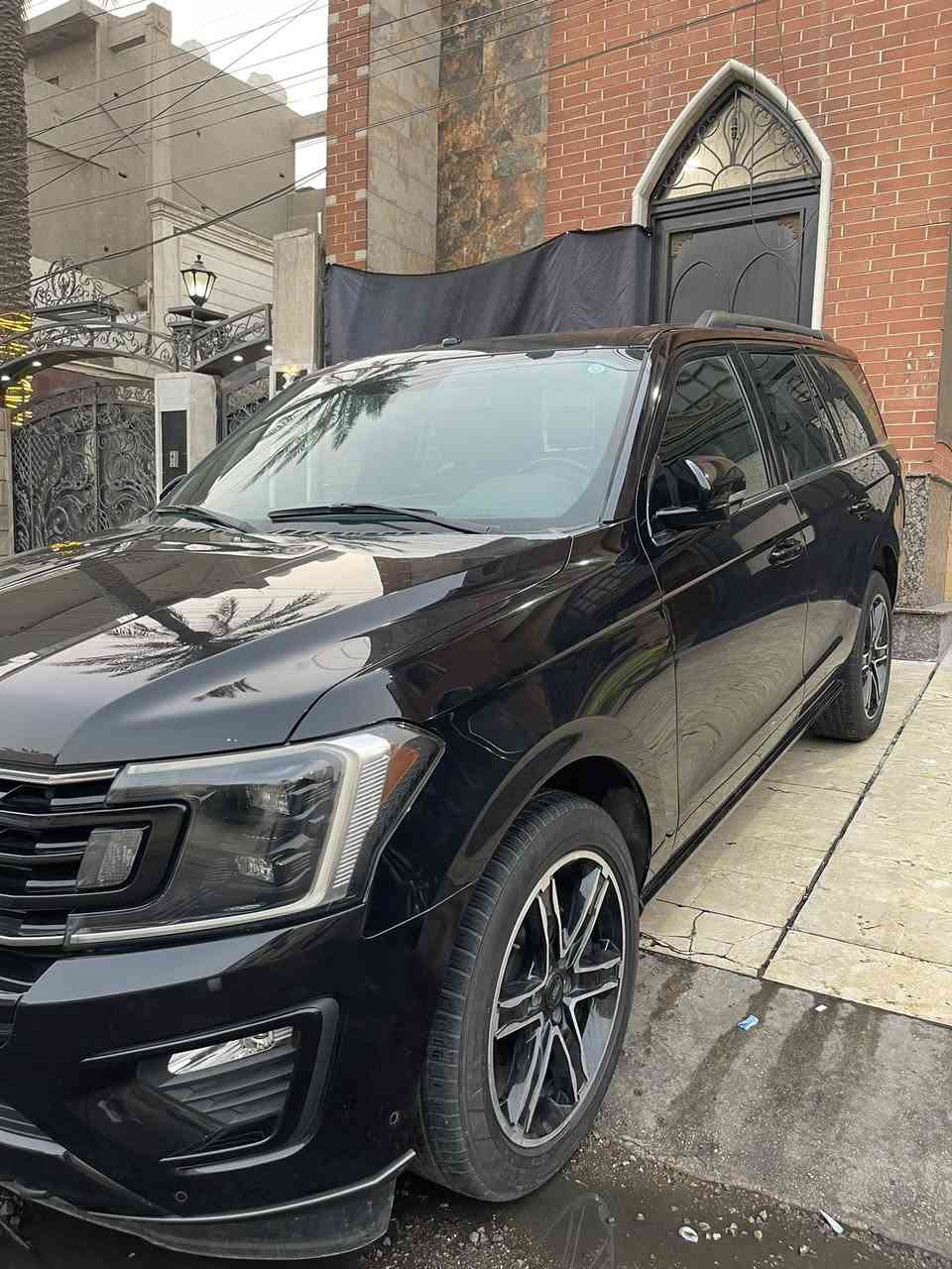 اكسبدشن ٢٠٢١
وكاله الكاصد
مكفوله عدا شخط بالهلال الجاملغ
ماشيه ٦٥ الف كيلو
فول ١/١ 
دوسات كهرباء 
مكان السياره شارع فلسطين
***********
