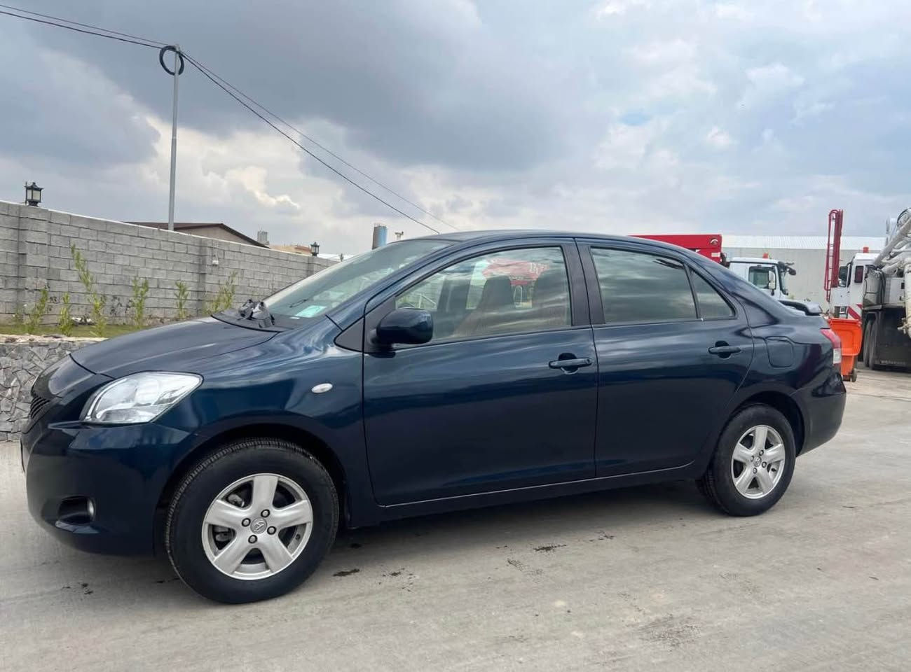 تۆیۆتا یارس 2007  مەکینە گەورە  گێر و مەکینەی بە شەرت 
یەک دەست بووە   هەر لای خۆم  بووە
بۆ جوانی سبوغ عامم کردووە زۆر پاک و خاوێنە یەک دینار مسروفی نیە ناوەو دەرێی کامل نوێ کراوەتەوە و زۆر خاوێنە بێ تەقە و رەقەیە  
لایت و بەگ لایت تازە گۆراوە وە تاقم تایەکی نوێی لەسەرە و هەزە و سەنەوی نوێیە
385,000حقیقی رۆیشتووە ***********
78$ أربيل, العراق
