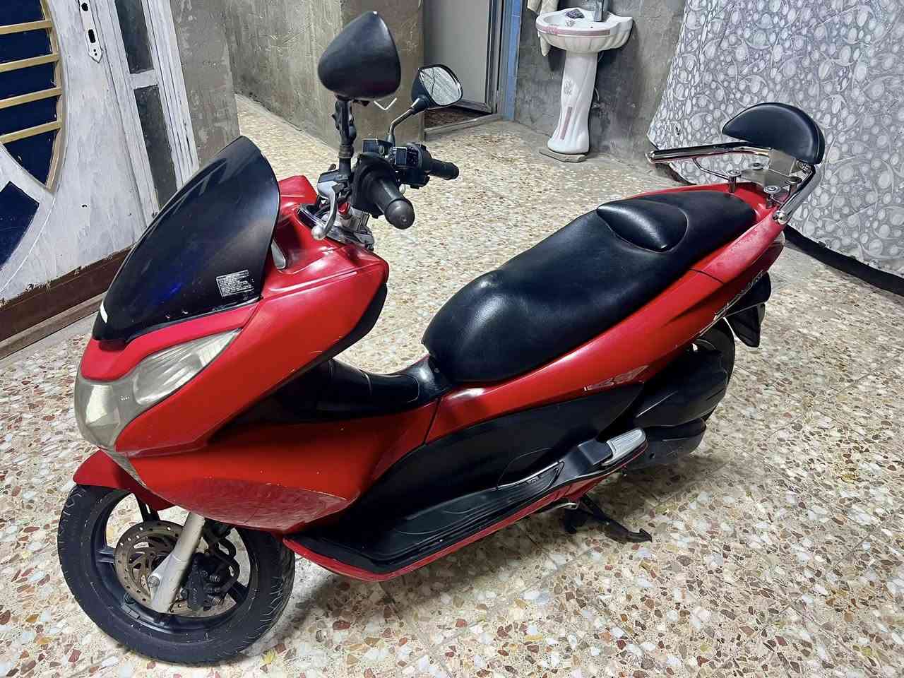 سلام عليكم دراجه bcx150cc جيل الاول دراجه جديده مكينه مكفوله ما مفتوح برغي جيب فيتر وتعال وكفرات بلادي سويجات 2دراجه جديده ماشيه37 السعر1350للاستفسار ***********
