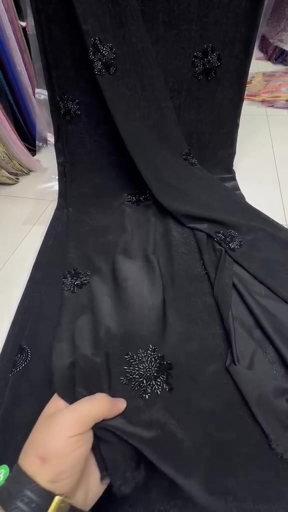 قماش ليالي ( صناعه كوري ) اسود فحمي ٤ دزاين قصب ١ دزاين ساده للتواصل واتساب ) ***********. ***********
