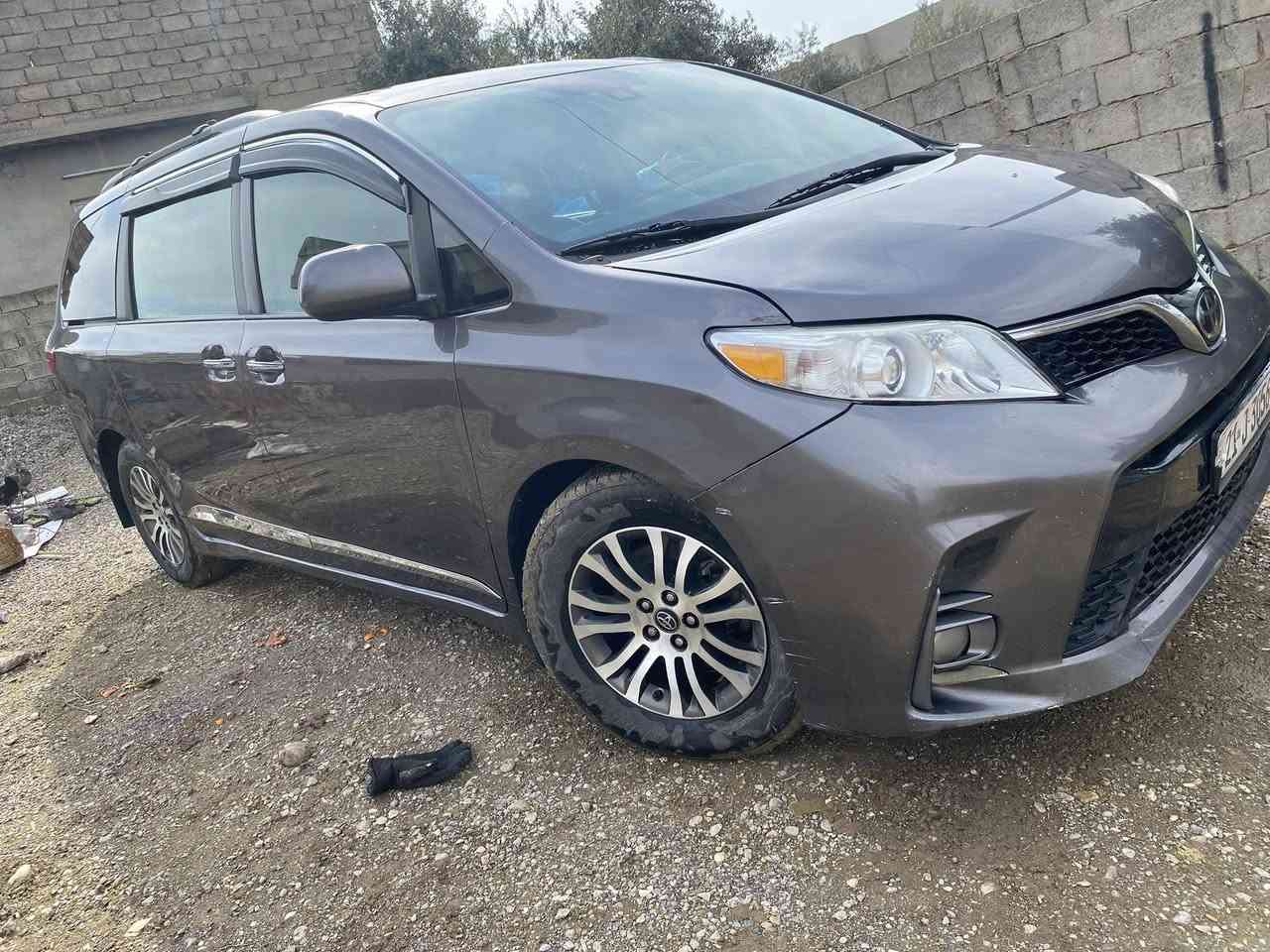 تويوتا سينا XLE موديل 2020 ماشية 150 الف كم
ضربتها صفحة 3 قطع بابين وجاملغ امامي مبدل نفس اللون 
سيارةمامشتغلة خط مال بيت  
السعر 223 ورقة
***********
***********
