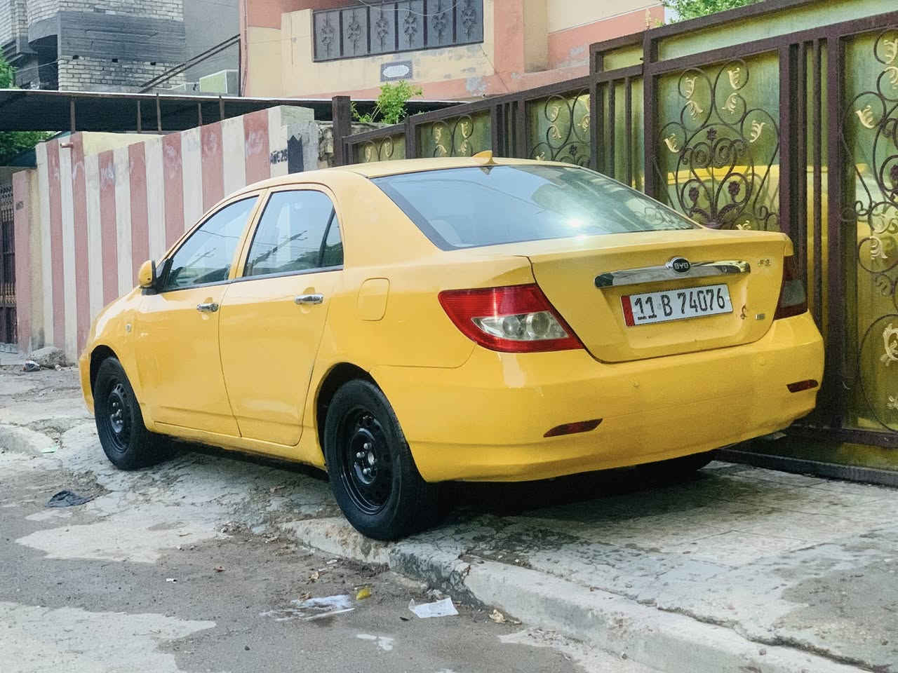 السلام وعليكم byd f3 للبيع موديل 13 جاهزة للأخير كير مكينة تبريد شاشة  فتحة سقف كهربائيات كلهة شغالة  صدر تخم تاير   بيهة هلالات معمرة فقط وشوية من باب السايق بي صبغ شبرين ب اسمي سنوية جديدة البارحة استلمتهة رقم انكليزي هزة جديدة تحويل ثاني يوم مكاني بغداد البياع *********** سعر 53 وبيعةهة مجال
