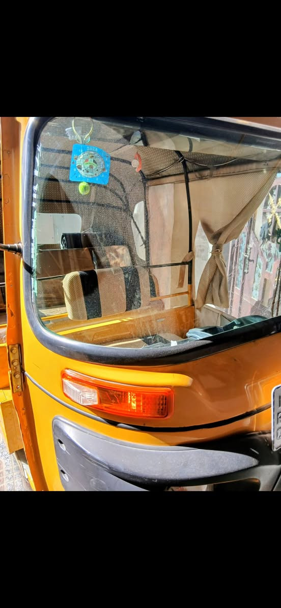 السلام عليكم تك تك موديل ١٩ شهر العاشر جاهزه من كلشي رقم انكليزي مشروع وطني باسمي السعر ٦ مليون وبيه مجال قليل التصال ***********
