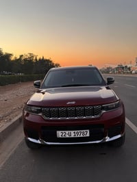 للبيع جيب لاريدو 2023 لون ماروني  ماشيه 44,000km ضرر قطعتين بدون دواخل...