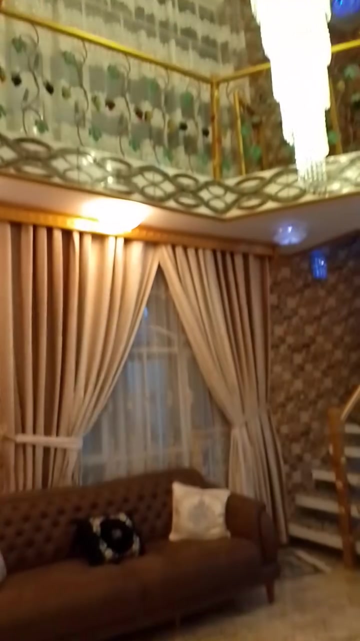 للبيع بيت مساحة  840 م حديقة كبيرة مع كراج يسع 6 سيارات صغيرة صحيات مع مخازن 2 البيت بناء مساحة 225م طابقين الطابق الاول/ يحتوي على صالة كبيرة  هول كبيرة حولي ضخم غرفتين نوم كبار صحيات مطبخ حار ومطبخ بارد صحيات +مخزن كبير داخل البيت
الطابق الثاني /عبارة عن سويتات 2  كاملات كل واحد يحتوي على غرفتين كبار وهول ومطبخ وصحيات وبلكونات  2. ومدخل داخلي ومدخل خارجي يصلح للاستثمار  طابو سند 25  بااسم صاحب السند الاصلي بغداد الزعفرانية. نهاية ال اربع شوارع   قريب على الشارع الرئيسي تبليط ومجاري وكهرباء خدمات كاملة قرب جامع الكيلاني شارع التبليط  للاستفسار ***********
للبيع بيت مساحة  840 م حديقة كبيرة مع كراج يسع 6 سيارات صغيرة صحيات مع مخازن 2 البيت بناء مساحة 225م طابقين الطابق الاول/ يحتوي على صالة كبيرة  هول كبيرة حولي ضخم غرفتين نوم كبار صحيات مطبخ حار ومطبخ بارد صحيات +مخزن كبير داخل البيت

