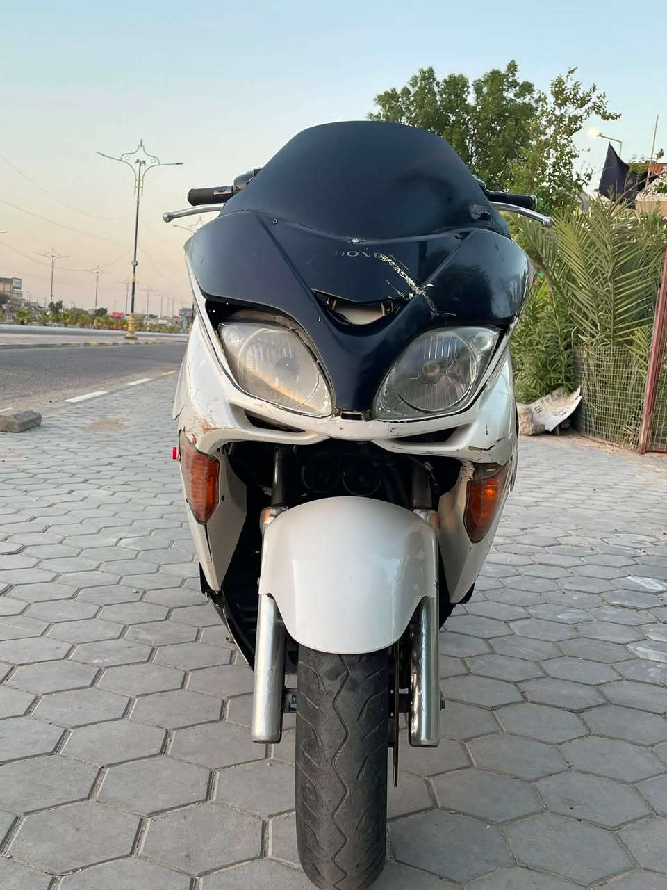 @السلام عليكم 
للبيع دراجه فورزه 08 الدراجه مثل ما بل صور علئ حطته معرفه مواصفات الفورزه كير سرعه ١٦٠ تايرات جدد جويتر ماله البلادي الدراجه ما مفتوحه ولا مجفته ويم الفحص يبين الدراجه كهربائيات مكينه نهضه كلجات كلشي ما بيه شي الله شاهد تخبل بلسرعه.راديتر نضيف كلشي ما عوزه مال جناي بس كفراته شوي متاذيه بس 
المكان بصره كزيزه رقم التلفون *********** 
السعر مليون و ١٠٠ وبيه مجال بصيط
