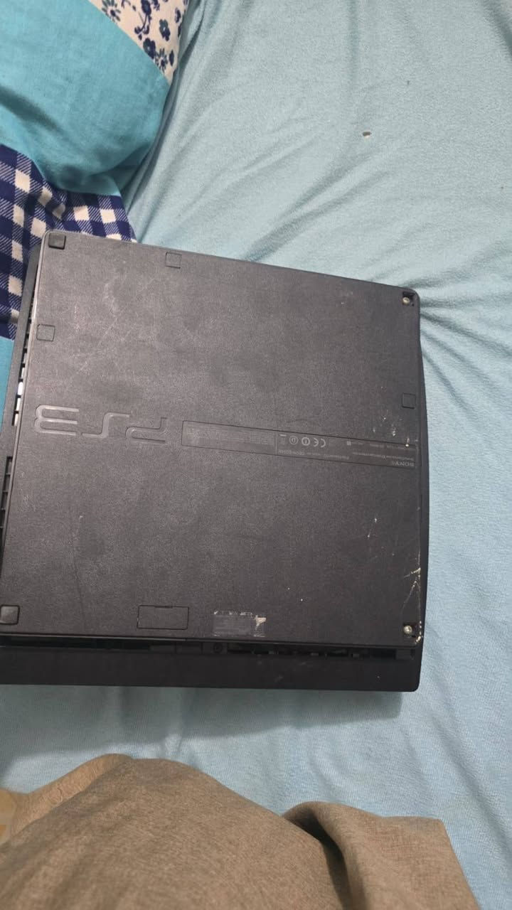 بلي 3سلمب مهكر بس بي مشكله بل HDMI يعلك ابيعه الك عاطل وجميع ملحقاته موجوده ويا هارد بي ٢٥ لعبه شغاله ٢٥ مكركه يعني ما تشتغل رايده ب ٨٠ وبي مجال ***********
