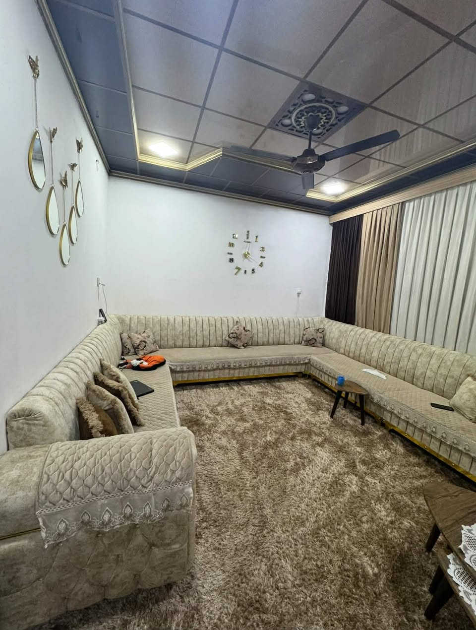 دار للبيع حي الصديق 
مساحة 100 م وتجهه 5 م 
شارع صبه 
اتجاة شروق تام 
سنة البناء 2020
قرب من سنتر بغداد
طابقين 
طابق الاول غرفة نوم استقبال هول مطبخ صحيات 
طابق الثاني غرفتين نوم هول صحيات 
((لمعرفة السعر علق بتم لتصلك السعر)) 
او مراجعه المكتب الكائن في سكر قرب من مجمع الاوربي 2
او الاتصال على الارقام التالية 
***********
***********
((ملاحظه لانتعامل برفع سعر العقار نجمع البائع مع))
