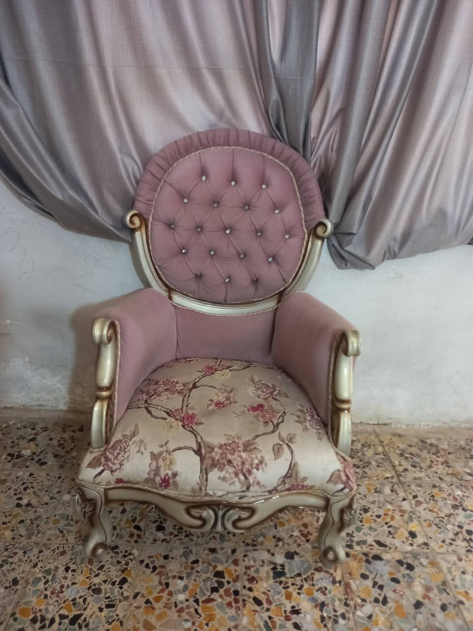 تخم مصري زان ١٠مقعد اخذته مليون و٧٥٠.  نضيف اريده ب٦٠٠ضخم كلش يعني يعتبر ١٢مقعد


**إذا كنت صاحب هذا الإعلان وتريد حذفه لأي سبب، رجاءا أرسل رسالة إلى الدعم الفني**