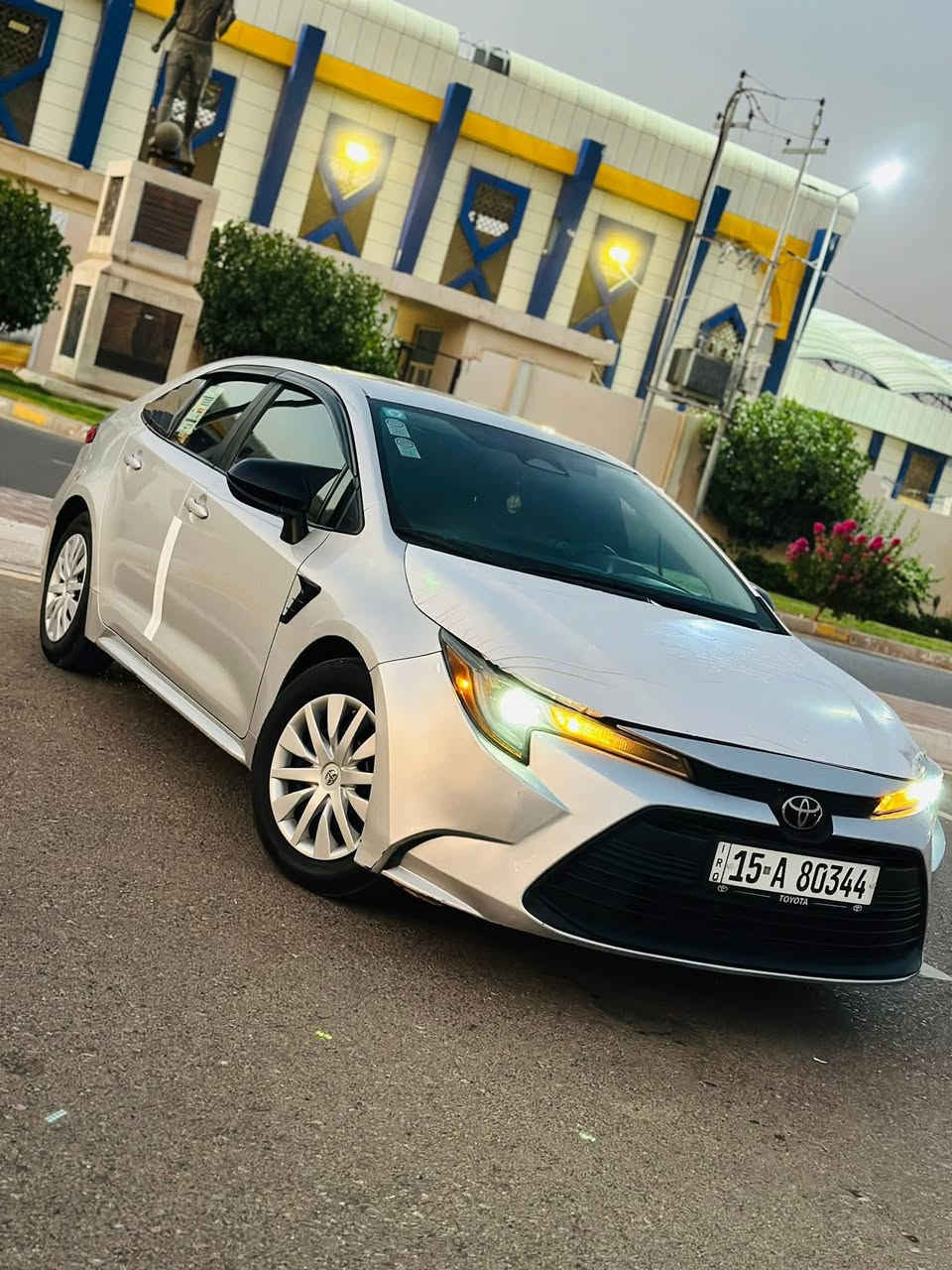 كورلا 2023 وارد امريكي
مواصفات LE 
شاشة كبيرة لمس
 كامرة 
سايد بريك دكمة  
رادار تعديل مسار 
 رادار اوتو بريك
 تحكم ستيرن
 اوتو هولد
 نظام ECO
 لايتات زنون 
مانع انزلاق
مرقم انبار جديد 
سيارة كلش نظيفة 
حادثه دعاميه بدون ايرباك   
السعر 140$ وبيه مجال بسيط
‏‪***********
مكاني الرمادي
