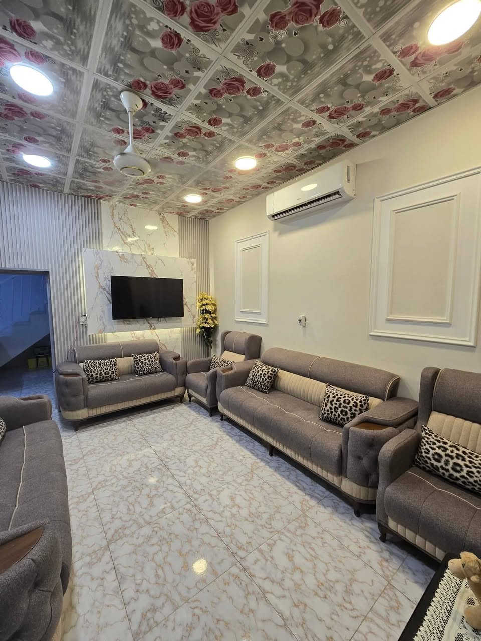 ⭕️(طابو زراعي سند 25 )(ينبا 
⭕️المساحة 170
⭕️واجها: 12م ✅
⭕️نزال :م✅
⭕️العنوان الدار  / التقية الثالثة _نزلت كراج بغداد القديم 
⭕️بناء البيت 
⭕️بناء  مسلح 
—————————————
           تـــفـــاصـــيـــل الـــدار 
( مسلح )
⚜️ غرفتين
⚜️صالة 
⚜️استقبال
⚜️مطبخ 
⚜️مجاميع صحية 
⚜️طارمة  

للأستفسار أتصال حصراً *********** واتساب مراجعه مكتب 🏢 العاصمة للعقارات والمقاولات العامه العنوان ام الخيل ساحه الاحتفالات قرب البلديه الجديده وتساب  ***********.      ***********
