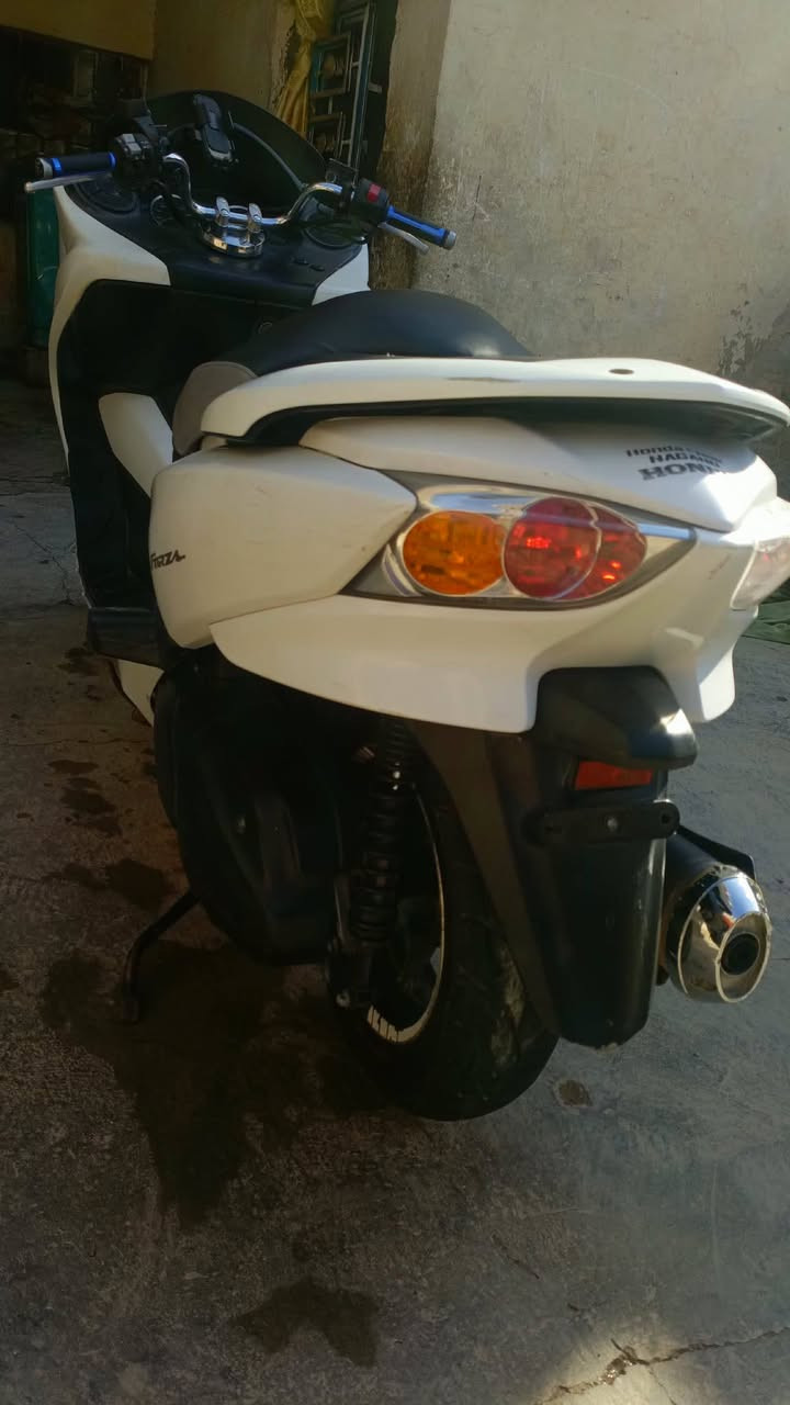 السلام عليكم شباب دراجة صفر عشرة
مكفول كفالة عامة لون ابيض صدفي 
دراجة مال جناي اوراق كاملة مكمركة سعر 12وبيهة مجال مكاني بغداد الشراي يتصل ويشلع عيوني  رقم الهاتف ***********
