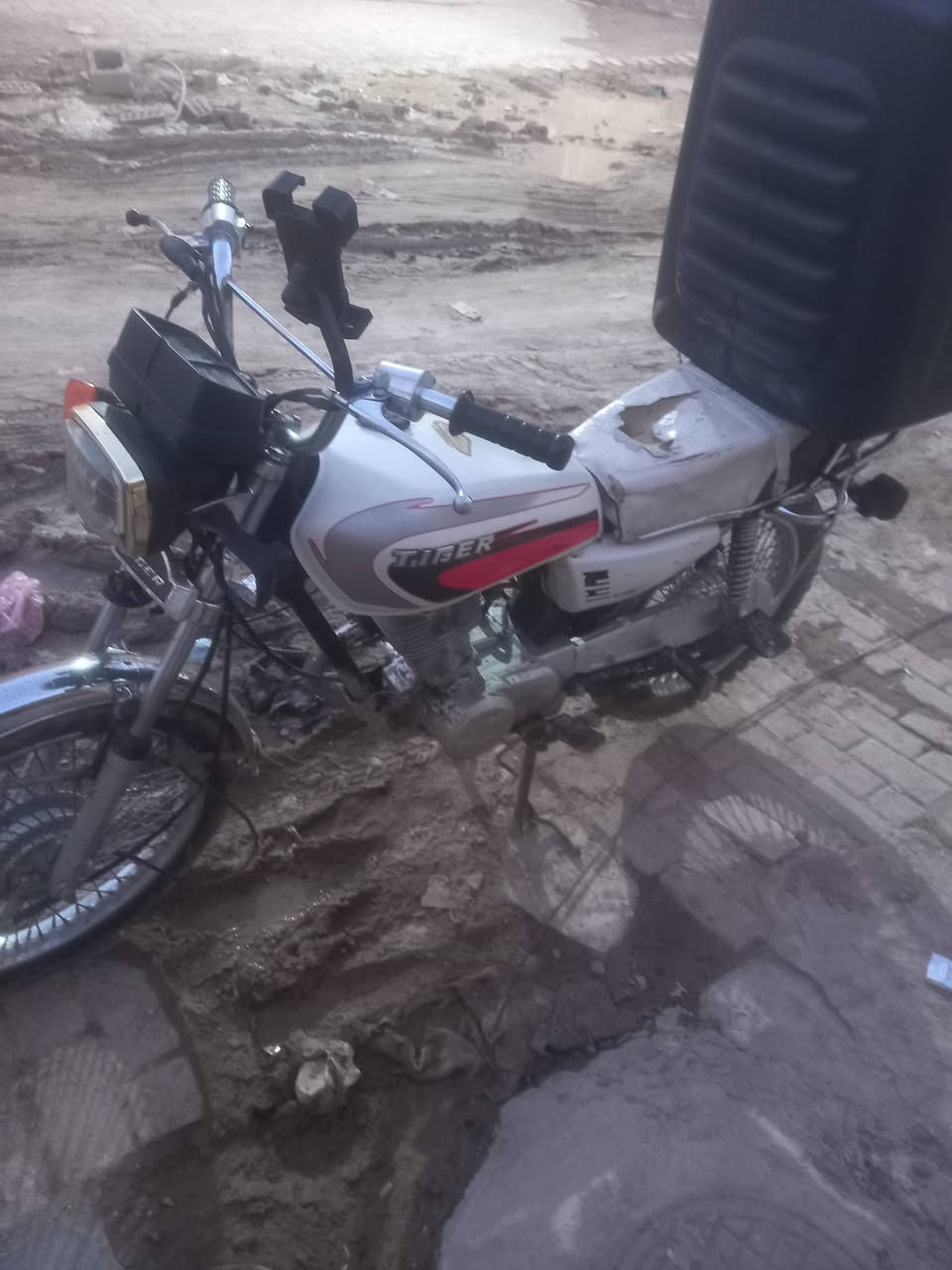 سلام عليكم دراجه للبيع كفاله عامه بس يرادلهه كشن مكان بغداد مدينت صدر أوراق اصولي سعر 150 قفل ***********
