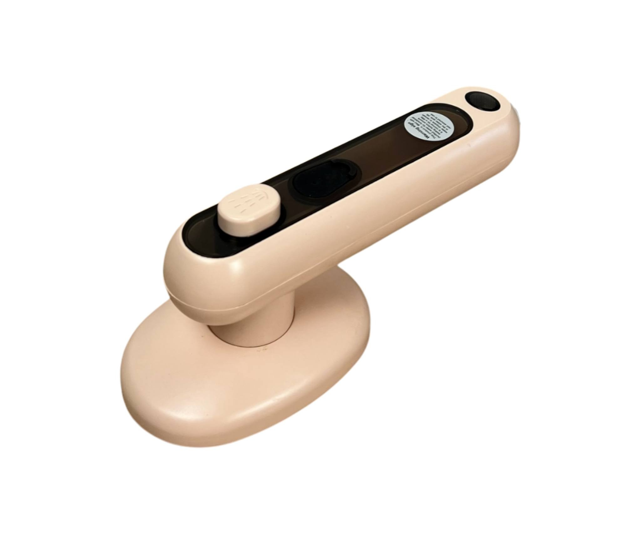 السعر 16 الف دينار التوصيل 5 الاف
مكواة سفر بخارية صغيرة محمولة

الاستخدامات

كي الملابس بسرعة أثناء السفر أو في المنزل.

إزالة التجاعيد من القمصان، الفساتين، والملابس الخفيفة.

مناسبة للملابس المعلقة أو الموضوعة على الطاولة.

مثالية للطلاب والمسافرين أو للاستخدام في الفنادق.

يمكن استخدامها لترطيب القماش قبل الكي للحصول على نتيجة أفضل.

المميزات

مكواة صغيرة وخفيفة الوزن مصممة خصيصاً للسفر.

مزودة بخاصية رش الماء  البخار لتسهيل إزالة التجاعيد.

خزان ماء صغير مدمج لإنتاج بخار خفيف أثناء الكي.

زر مخصص لرش الماء وترطيب القماش قبل الكي.

قاعدة كي مسطحة لتوزيع الحرارة بشكل متساوٍ.

مؤشر ضوئي يوضح حالة التشغيل.

تصميم مريح وسهل الاستخدام بيد واحدة.

القدرة الكهربائية: 40 واط.

الجهد الكهربائي: 110 – 240 فولت.

التردد: 50 هرتز.

طول السلك: 130 سم.

محتويات الصندوق

مكواة السفر البخارية.

كوب قياس صغير لتعبئة الماء.

كتيب تعليمات الاستخدام.

الملاحظات

يجب تعبئة خزان الماء قبل استخدام خاصية البخار.

يُفضل استخدام ماء نظيف لتجنب الترسبات.

لا يُترك الجهاز يعمل بدون استخدام لفترة طويلة.

يُترك ليبرد قبل التخزين بعد الاستخدام.

قياس الكارتون:

طول 23 سم  عرض 9 سم  ارتفاع 8 سم. بغداد, العراق


**إذا كنت صاحب هذا الإعلان وتريد حذفه لأي سبب، رجاءا أرسل رسالة إلى الدعم الفني**