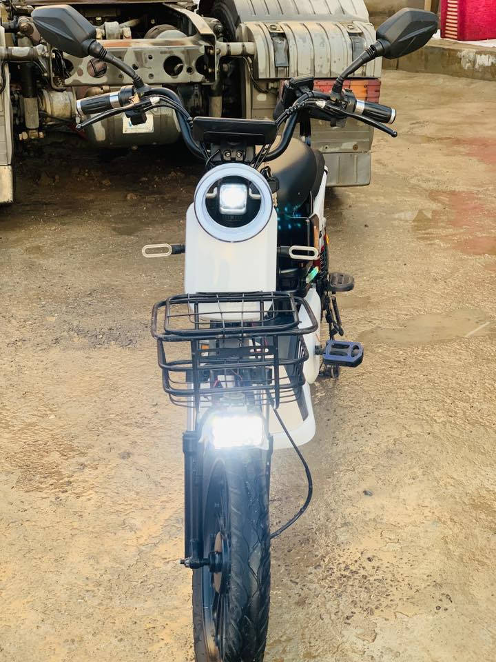 🚲 للبيع دراجة شحن كهربائية – موديل 2024
دراجة شحن بحالة الشركة، استخدام نظيف وجاهزة للعمل بدون أي مشاكل.
المواصفات:
الحجم: 28
بطارية ليثيوم عدد 5 بطاريات
سرعة تصل إلى 99
قوية ومناسبة للشحن والاستخدام اليومي
الموديل: 2024
📞 رقم الهاتف: ***********
💰 السعر: 500 ألف (قابل للنقاش البسيط)
للمهتمين يرجى الاتصال أو المراسلة.
