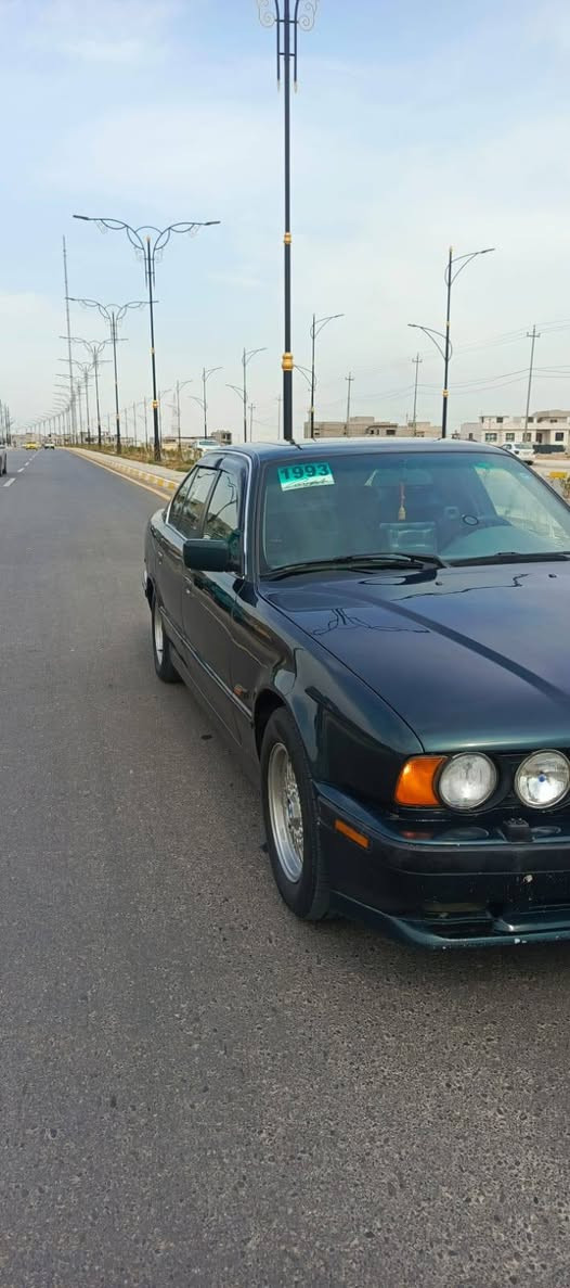 السلام عليكم
BMW 525
موديل 1993
مسكر فانوس
رقم اربيل جديد رقم جديد 
طخم جديد تايرات ٤ طخم محرك كير بشرط جام كهربائي بردات شركه كشنات جلد شاشه سياره صبغ جماليه فقط بدون اي ضرر لون زيتوني مكان السياره موصل الأيسر السعر 78 وبيها مجال رقم الهاتف ***********
