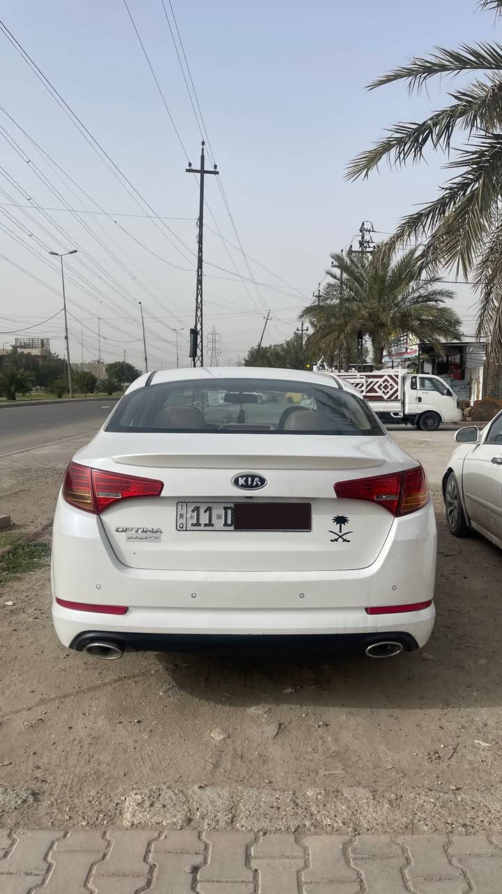 السلام عليكم 
كيا اوبتما ٢٠١٣ خليجي رقم بغداد 
محرك ٢٤٠٠ دوش 
السياره مكفوله بدون حادث فقط دعاميه صبغ 
السياره بيها حالوب بسيط بالقماره والبنيد تحولبت عندي 
ماشيه ١٦٠ 
للأستفسار ***********
مكان السياره بغداد
السعر ١٣٠$ وبيها مجال للشراي
