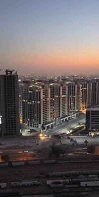 شقة للايجار مجمع ابراج النخلة 🌴✨ مساحة 224 ركنية 3 غرف نوم🛌 طابق9 بناي...