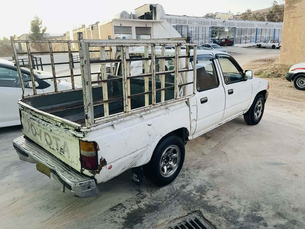 ***********
تويوتا فاو  2000بەشەرتی گێرو ومەکینە  و ئەکسلو  ھەموگیانی  بەشەرت  سە یارە کە بە ناو ناکریت  بە لام سە نە وی لە گە لە 4تایەی نوێیە  سەیارەکە  زۆرجوانە  ماڵی 

سعری22وەرەقە کمیک مجال 

کۆیە دادەنیشم
