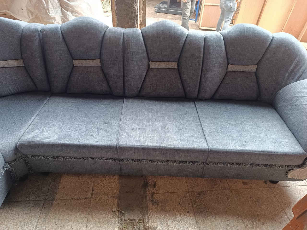 ديوان للبيع 👍🏻
9 امتار  12 مقاعد ✨
خشب عراقي مستعمل ثقيل 🔨
اقماش رصاصي  جديد غير مستعمل 
اسفنج جديد
فصال حديث ❤️‍🔥
السعر 325
الاستفسار اتصال فقط على 
***********
*********** 
لدينا كافة انواع الفصالات حسب الطلب  بسعر مناسب
عنواني موصل جانب الايمن
