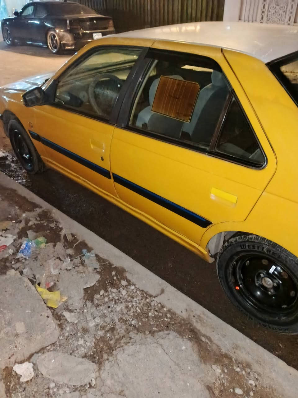 السلام عليكم
بيجو بارص موديل 2015 رقم بغداد وسنويه باسمي جديده ثاني يوم تحويل مصفره هيئه وغرامات
كير مكينه خير من الله تبريد يشتغل نقص غاز فقط بيه صبغ بجاملغ الامامي وخلفي 
عارضه 40  مكاني بغداد شهداء البياع الشراي يتصل ما متواجد ع فيس
هاتف:***********
