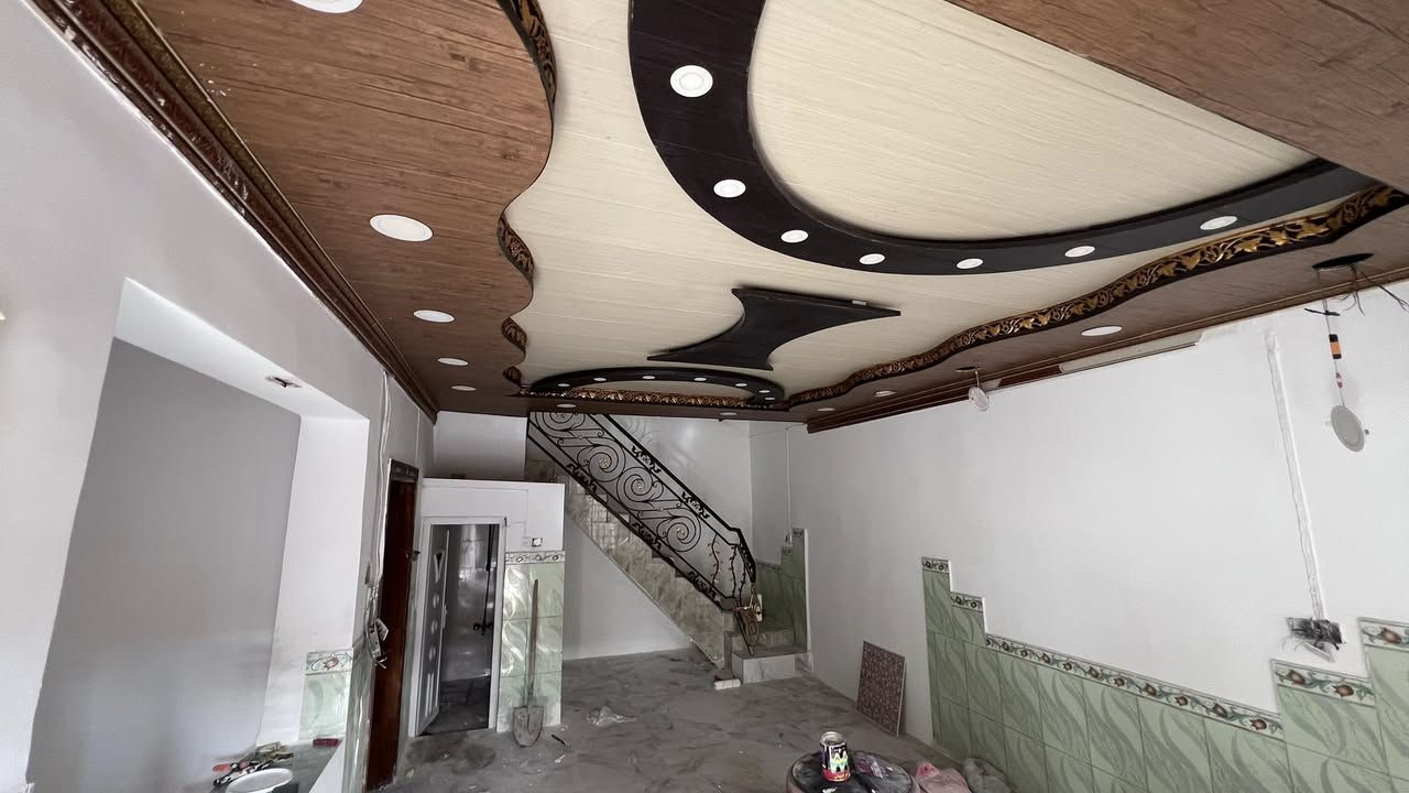 🏡 على بركة الله 🌟

متوفر مشتمل طابو صرف في المشخاب حي الشهيد الصدر 🏘️  
📐 المساحة واقع حال 100م مربع  
📏 الأبعاد 10×10  
📄 في السند 98.5م  

🏗️ البناء طابوق وعكادة نضيف جدا جدا  
🏠 البناء طابق ونصف  

✨ يحتوي على:
🛏️ غرفتين  
🛋️ صالة  
🍽️ مطبخ  
🚪 استقبال  
🚿 صحيات داخلية وخارجية  

📍الموقع مميز جدااا والبناء نضيف ومرتب ✨

💰 لمعرفة السعر علق بـ تم ✅

📞 للاستفسار أكثر مراجعة مكتب حسن الإبراهيمي  
📍المشخاب - شارع سيد جعفر - قرب دار سيد جعفر  
📱 ***********  
📱 0781174
