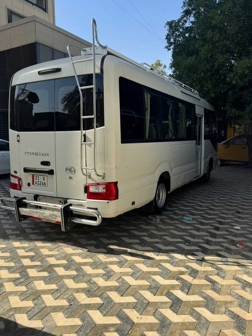 سلام عليكم كوستر لبيع موديل ١٩ سياره جاهزه من كلشي سياره كير مكينه اكسن كله كفاله بيه صبخ مال كويت بل طويله  بدون معجون تبريد محمور  بيه غاز مال شمال تخم تاير حداديه  جديده  وسعر ٤٦٥ بيه مجال هذه رقمي ***********
