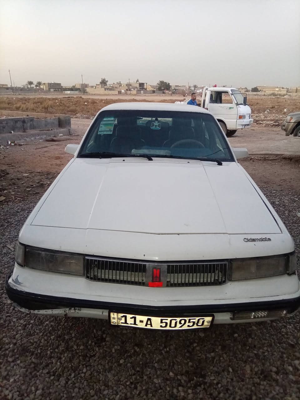 السلام عليكم اولدز ١٩٩٠ سياره نضيفها على البلاد بيها صبغ فقط بالصندوق تخم تاير مكينه ***********
