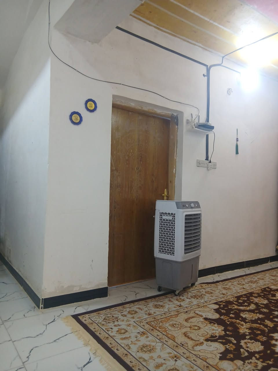السلام عليكم 
بيت طابو صرف للبيع  المساحه في  الطابو 85 ,واقع حال  110 
الواجه ٦ ونص النزال 18  يتكون البيت من دوانيه 6x4 غرفه نوم 4x4 مطبخ 6x2ونص صاله طول ٦ متر 
العنوان حي الزهور بشارع المدرسه رياض الجنة يتوفر كافه الخدمات كهرباء ضغط عالي مجاري دفن انترنيت ضوئي السعر 70  الاستفسار  *********** واتساب
