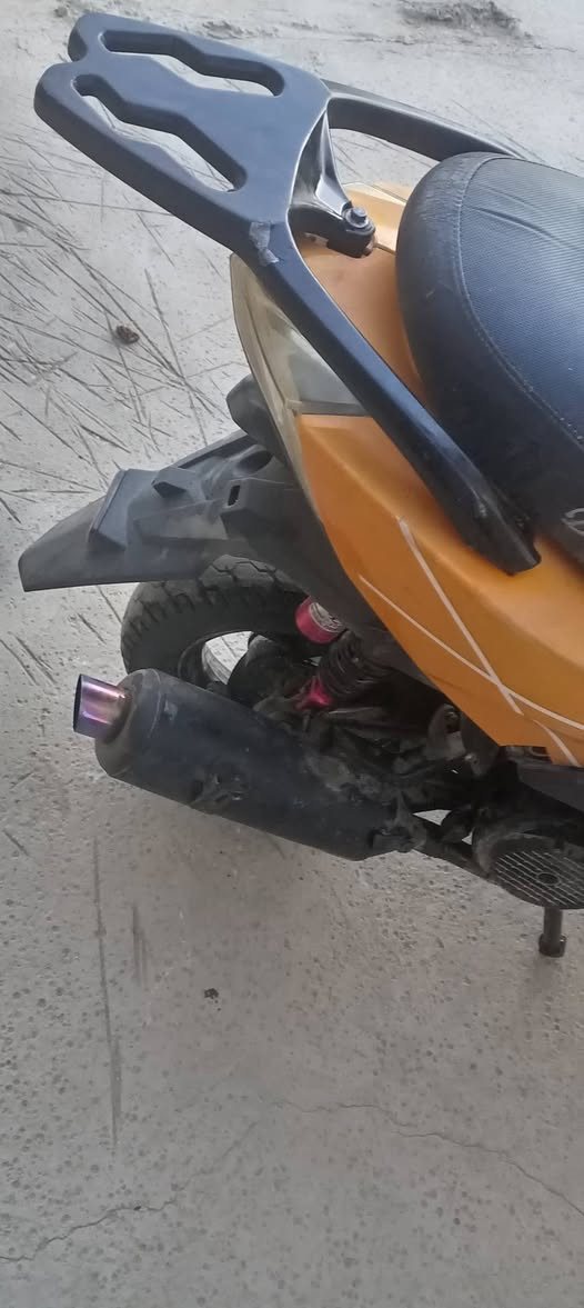 سلام عليكم دراجه لبيع دراجه حلوه نهضهته ومعدل بوشه ١٥٠ صالنصه رياضي تيرات جديد كلوباته شغاله مثل ماكدامك بل صوره  دراجه. حلوه مكينه خرسه مكان دوانيه سعر خاص ***********
