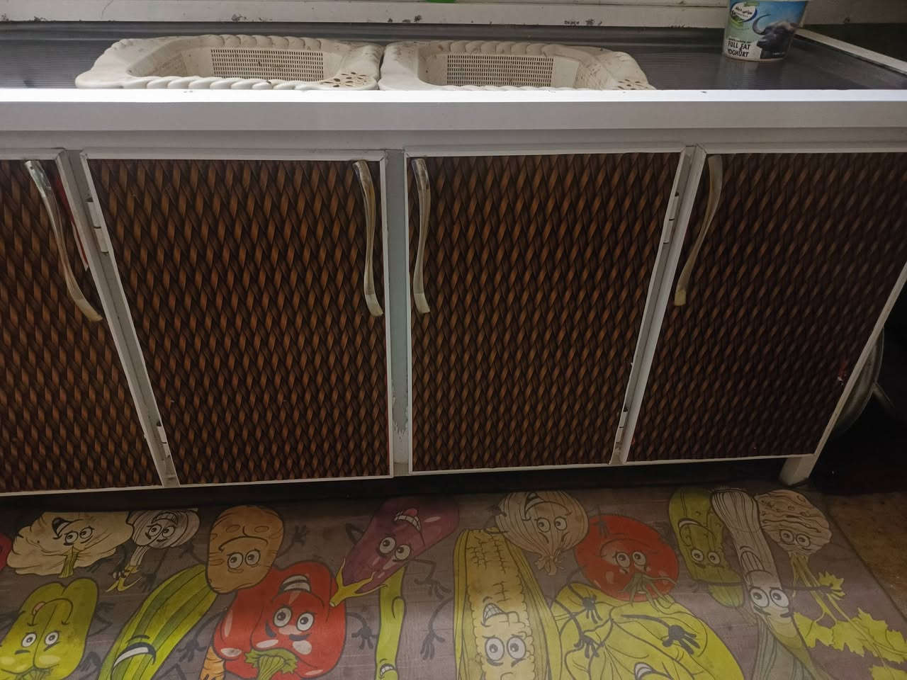 #للجميع كاونتر نضيف للبيع تجي تشوف بعينك وتقتنع يالله تاخذه السعر 700 وبي مجال قليل جدن رقمي ***********
