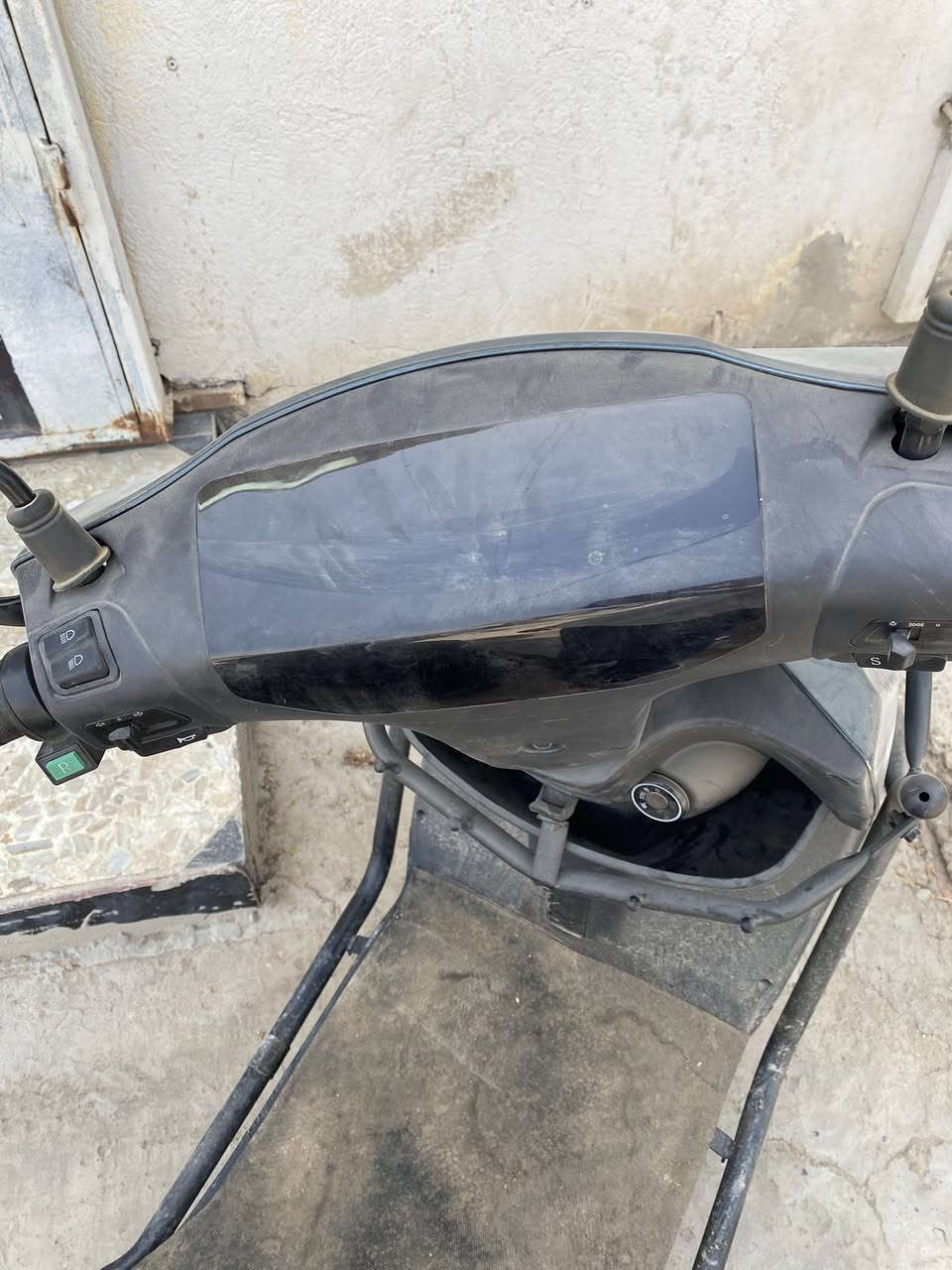 سلام عليكم. بيع دراجه كهربائيه موديل 2025
تمشي 70 كيلو  تحتوي على 6 بطاريات السعر …… 800 بيه مجال *********** واتساب
