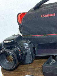 كامرة كانون D600 • عدسة ٥٠مم f1.8 • شنطة قارئ شاحن