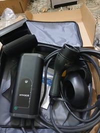 شاحن سيارة • بالكرتون • شغال