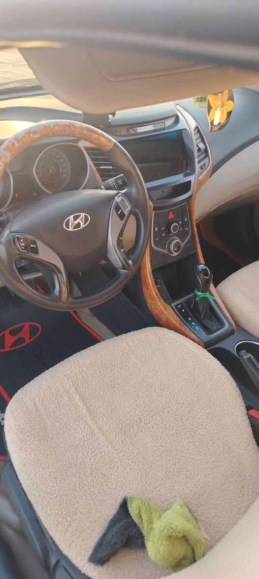 النتراء ابيض خليجي موديل ١٦
بيها جاملغ وبنيد مصبوغات  بدون دواخل بلعراق
فول مواصفات ماعده البصمه
تخم تاير
مدوشمه عام
مكانها ديالى بعقوبه
السعر ١١٥ وبيها مجال
***********
