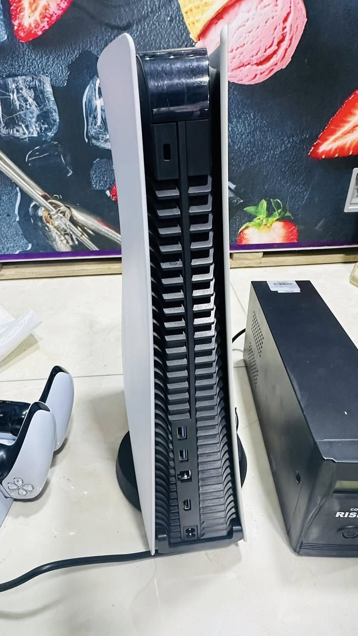 السلام عليكم ps5 للبيع
بلي 5 فات للبيع مستعمل قليل 
مع يدات عدد 2 
مع قاعده شاحنه يدات 
مع يوبس بطاريات ليثيوم يطول 20 دقيقه 
السعر 700 
إذا تريد فقط البلي 600 
مكاني بغداد المحموديه 
***********
***********
