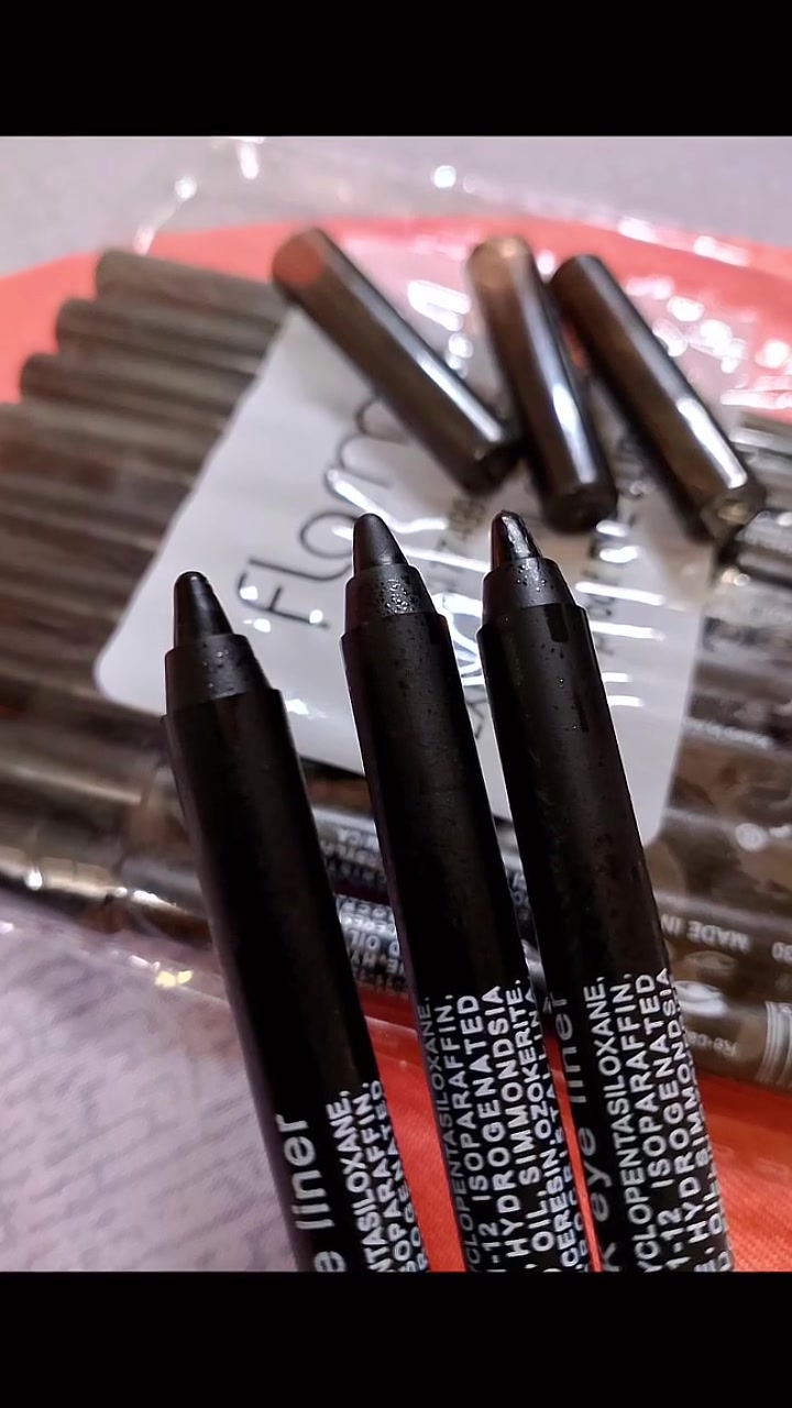 قلم كحل فلورمار الدهني Ultra Black*الاصلي شرط* يتميز بلونه الأسود العميق وتركيبته الناعمة  بسهولة على البشرة، مما يمنحك سوادا دقيقًا في العين وثباتًا يدوم طويلًا! ✨ سواء كنتِ تبحثين عن إطلالة طبيعية أو مكياج درامي، هذا القلم هو خيارك المثالي! 💖

🔹  قلم كحل أسود فائق الجودة، يمنحك لونًا غنيًا وثباتًا يدوم طوال اليوم، مع تطبيق سلس ومريح.  
🔹
#فلورمار #كحل_أسود #مكياج_عيون #ستايل_جذاب #عيون_ساحرة #مكياج_يدوم #FlormarUltraBlack

سعر الدرزن 6 الاف 
واذا قلم واحد سعره بالفين  

ملاحضة الكحل ميطلع بوحدة ينباع وية منتج ثاني اقل شي سعره 10


**إذا كنت صاحب هذا الإعلان وتريد حذفه لأي سبب، رجاءا أرسل رسالة إلى الدعم الفني**