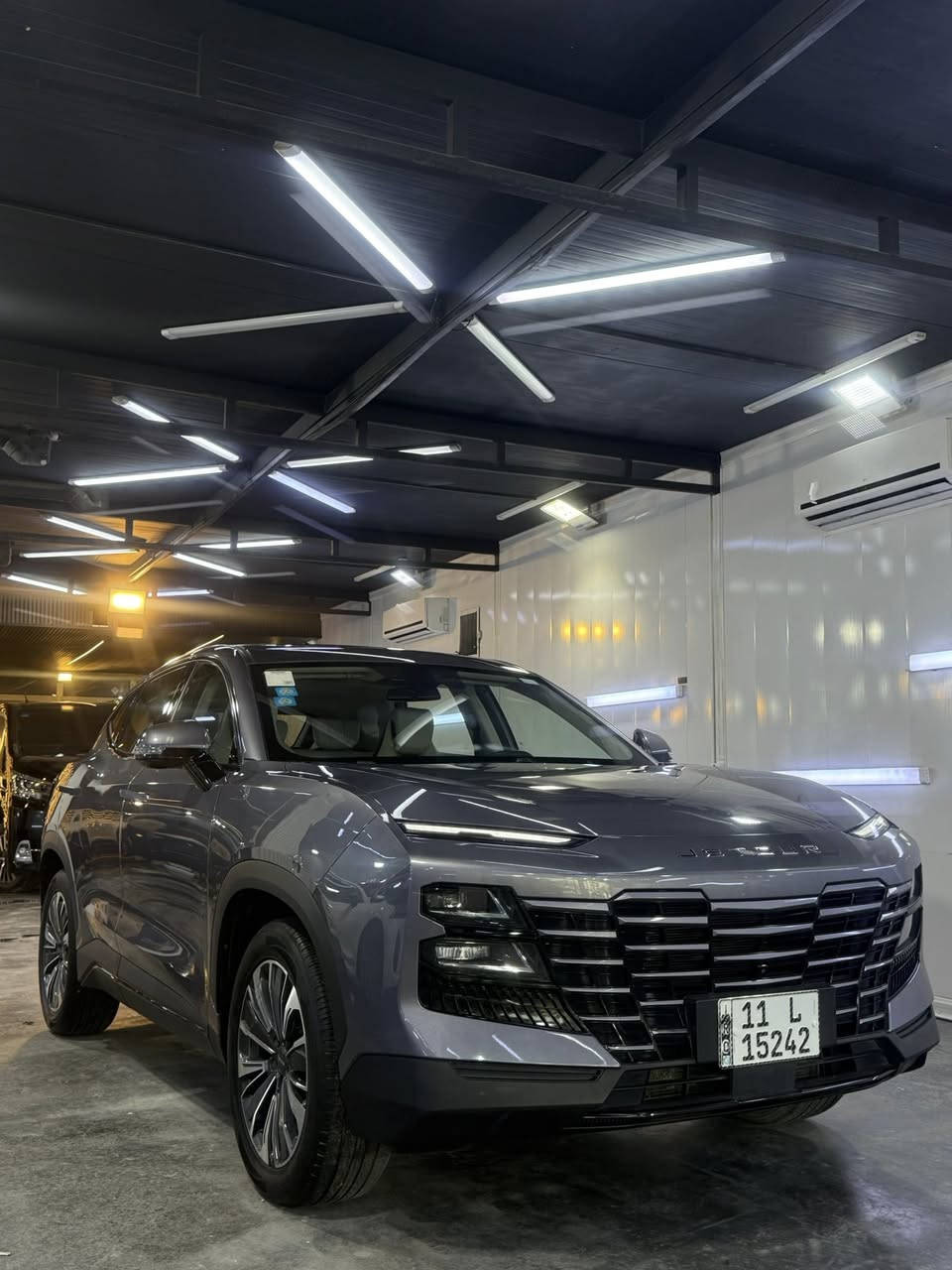 جيتور داشنك للبيع 2024 محرك 1.5L turbu
ماشيه ٤٣ الف كيلو 

بدون صبغ بدون تبديل بيها ملاحظات بسيطه 

المواصفات
بانوراما 

تشغيل بصمه 

تشغيل عن بعد 

‏ AUTO  HOLD 

‏ AUTO PARK  

التحكم بل سياره اوامر صوتيه

 مقاعد رياضيه جلد فاخر 

داخل اوف وايت ملكي 

‏ DRIVE MOOD 

شاشه عرض بمقاس 15 انش

قطعتين تبريد 

فول سستم ايرباك

انضمه حمايه

ويل 19 انش ا

مقابض ابواب كهرباء 

السياره بعد بيه كومه موصفات 

رقم بغداد مكاني بغداد حي القادسيه 

السعر ١٥٨ وبيه مجال  

 للاستفسار ***********
