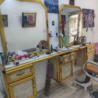 ميز حلاقه للبيع  ٠٧٧٠٥٥٠٥٢٢٧