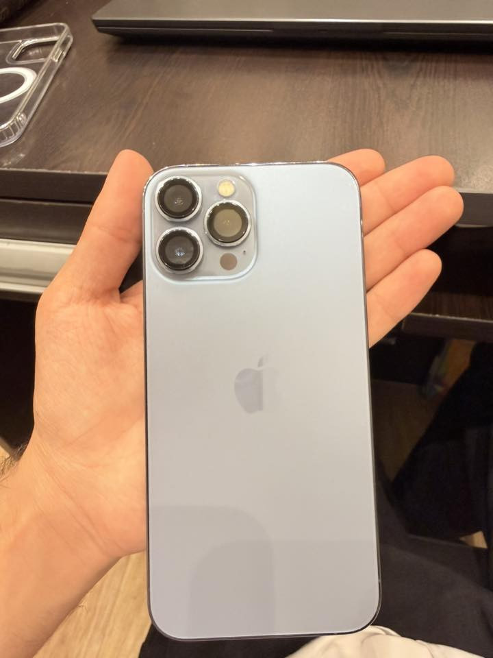 السلام عليكم 13 برو ماكس عربي شرق اوسط الحهاز بلادي بطاريه 79 سعر 715 مكاني بغداد رقم/***********
