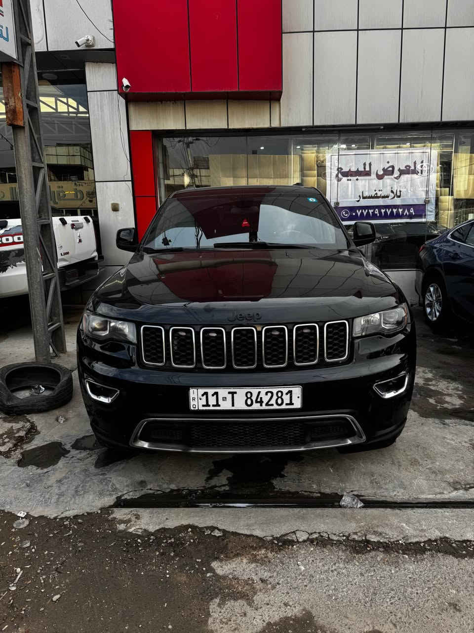 🚗 للبيع جيب جراند شيروكي لاريدو 2018 🚗
📍 رقم بغداد
🎨 اللون: أسود
⚙️ المواصفات:
 • محرك 6 سلندر 3.6L
 • كير أوتوماتيك 8 نمر
 • فور ويل (4×4)
 • أنظمة قيادة: نورمال – إيكو – سبورت
 • مانع انزلاق 
 • شاشة وسط
 • CarPlay
 • رادار خلفي
 • كامرة خلفية
 • كرسي السائق كهرباء
 • نظام إطفاء وتشغيل عند الوقوف (Start/Stop)
 • تشغيل عن بُعد
 • جام أمامي أوتو
 • لايت أوتو
 • زنون

🛠️ السيارة نظيفة وجاهزة للفحص
📄 نص مواصفات
💰 السعر قابل للتفاوض 200

📞 للاتصال / واتساب: *********** بغداد, العراق
