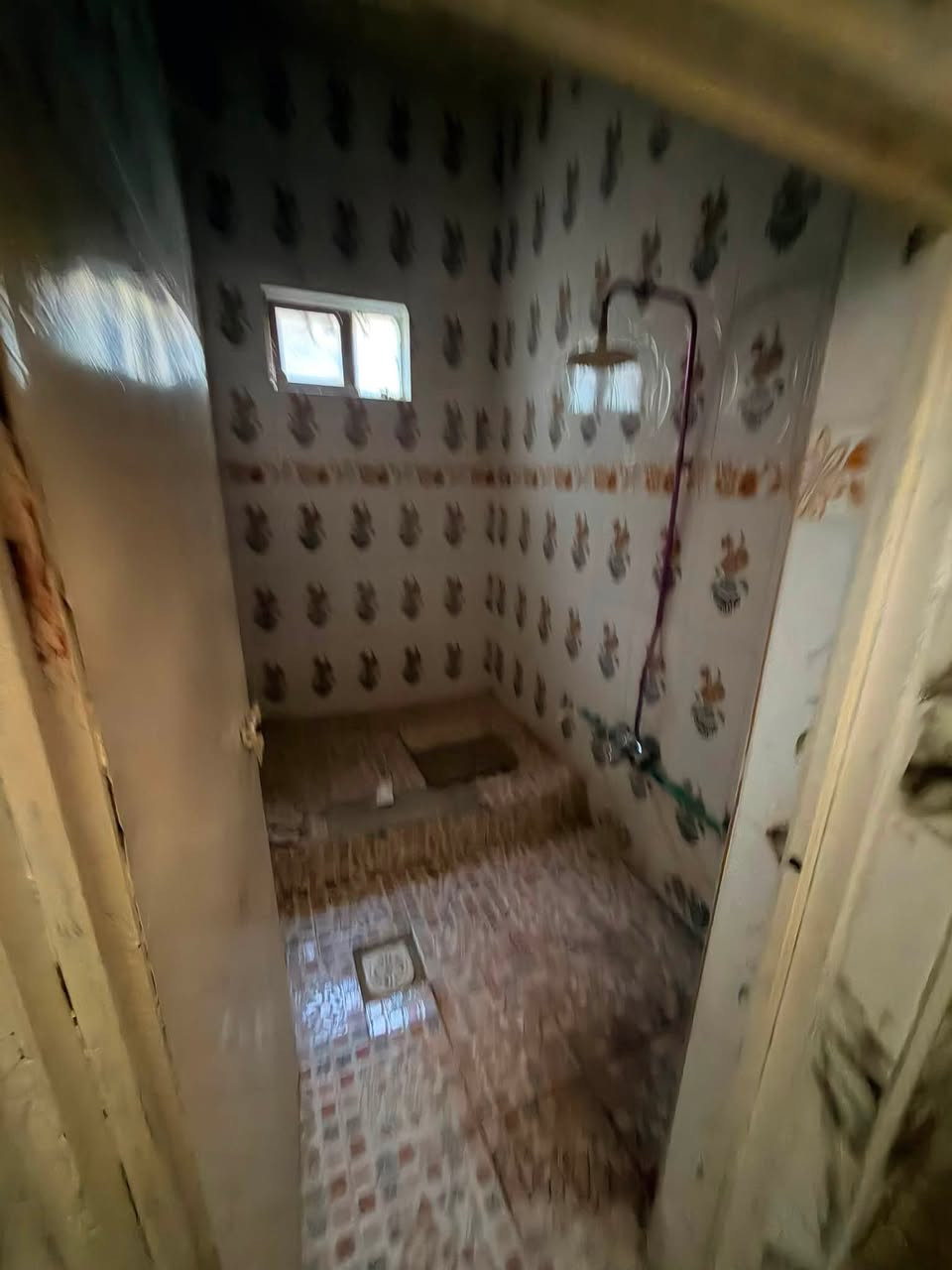 للبيع 📍
دار للبيع او للاجار ..
أجاره 200 ، اذا كُل شهرين ينحسب 175 
واذا للبيع 27 وبي مجال ..
100 متر ، شارع المطار القديم قرب مدارس القصواء 
***********

