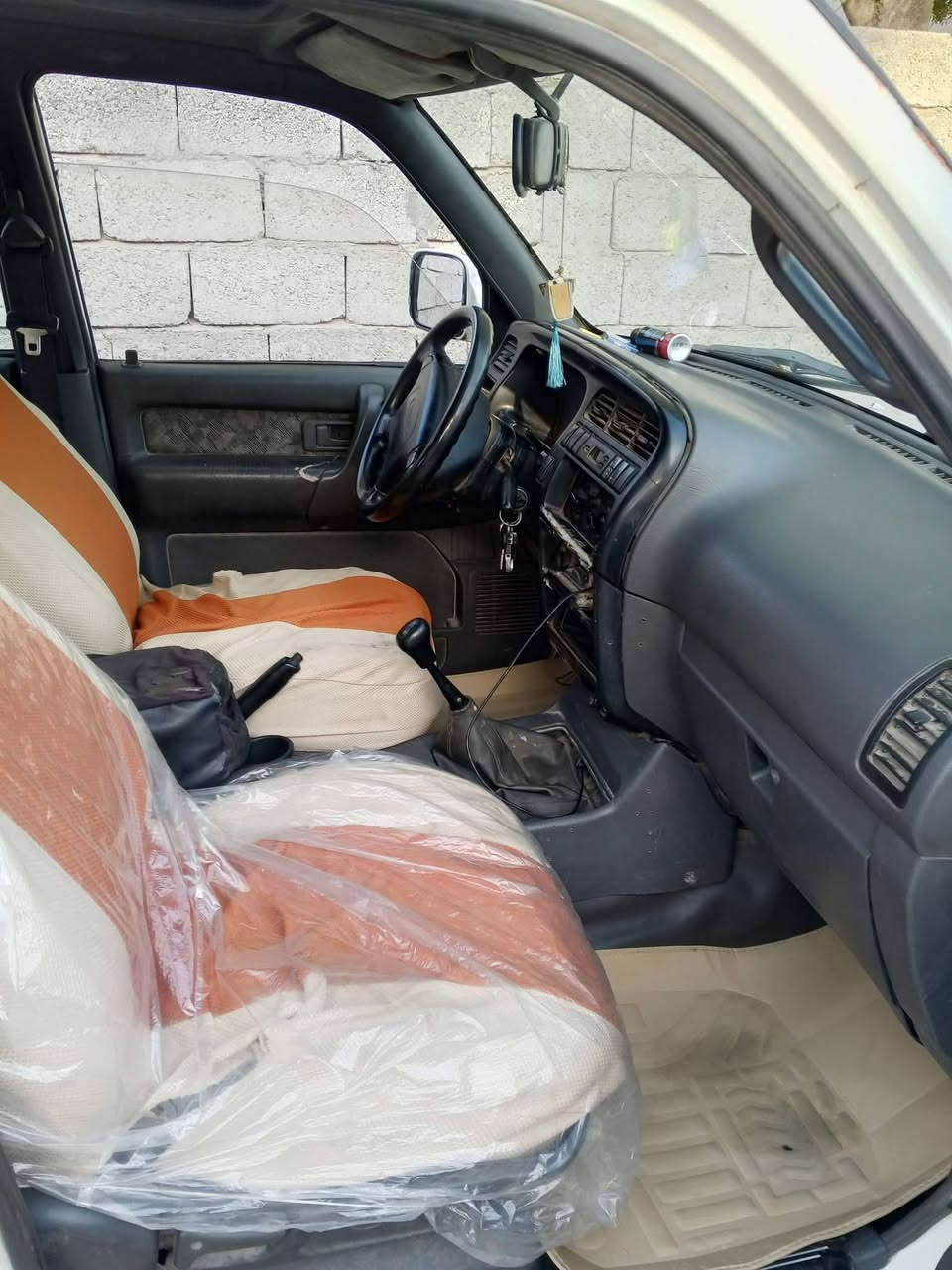 ازوزه كروبر ٢٠٠٢ 
رقم بغداد مشروع وطنيه
محرك ٣٦٠٠
كير عادي تبريد شغال
دبل فيت بم 
سعر 50ورقه 
***********
