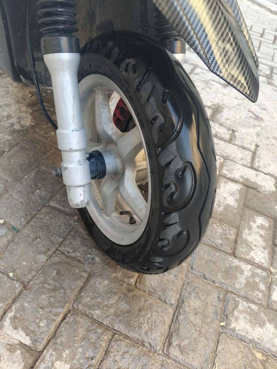 سلام عليكم عيني دراجه جبلي البيع الدراجه تخبل ونضيفه ومكينه ناعمه والله شاهد برغي ما مفتوح جيب فيتر وتعال شوفها الدراجه رايدها مليون وخمسين بيها مجال حك جيه والبكلايت موجود رقمي للتواصل ***********. عنوان بغداد مدينه الصدر
