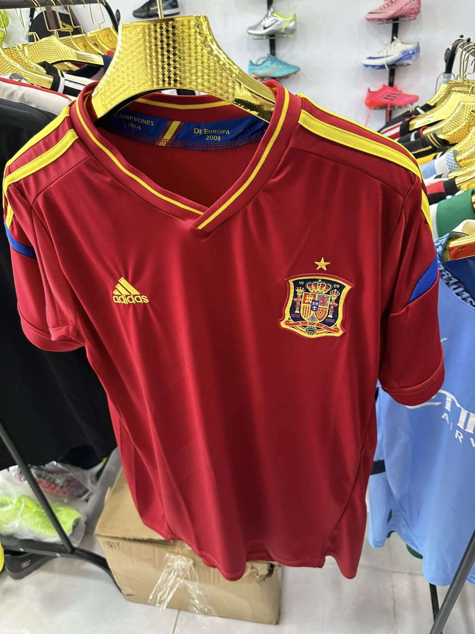 واسط الحفريه /قرب أسواق ليث فالح / ***********امزون +تجهيزات رياضيه
