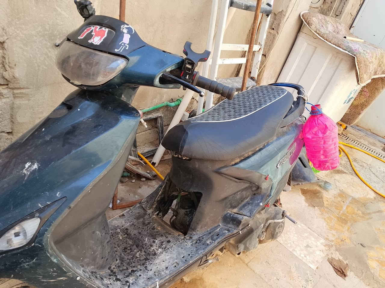 سلام عليكم عندي دراجه فراشه فحل للبيع ما عايزه شيء بس بغش شوته نقرا السيف تاخذها عشائر كلها شغالات كهربائيات عنواني بالنجف حي الرحمه السعر 280 وبيها مجال/***********
