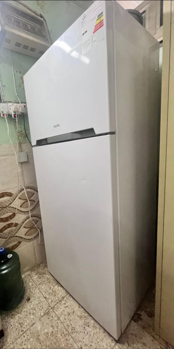 السلام عليكم ثلاجه جديده اريد ابيعه لغراض السفر سعر120 الف قفل ***********
